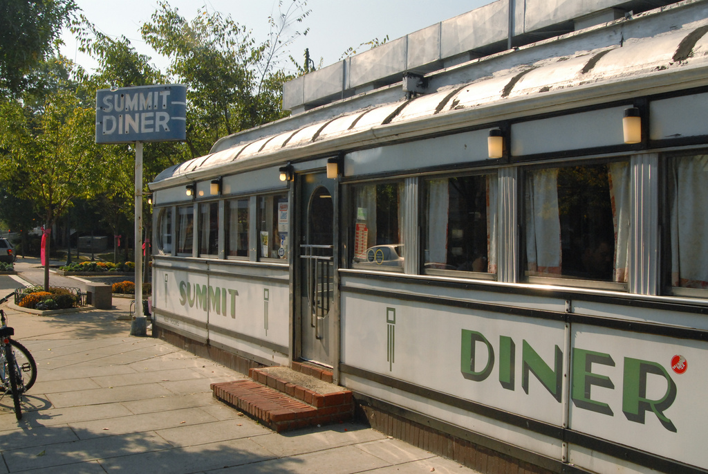 image of the summit diner 